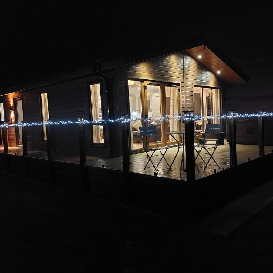 Luxury Family Beechwood Lodge With Hot Tub Lochwinnoch エクステリア 写真