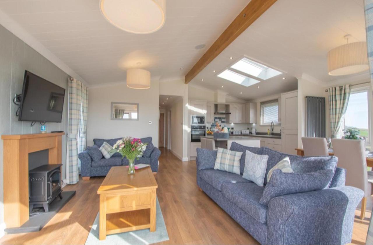 Luxury Family Beechwood Lodge With Hot Tub Lochwinnoch エクステリア 写真