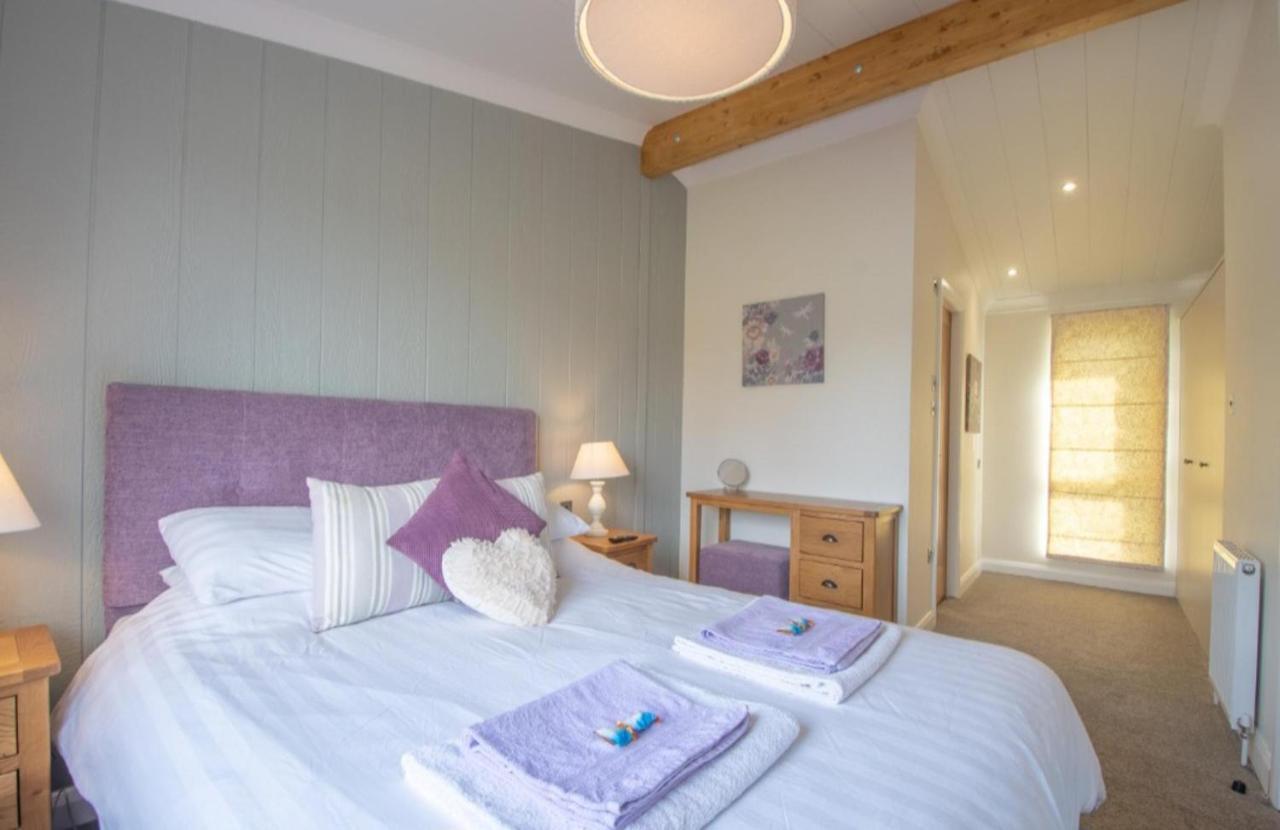Luxury Family Beechwood Lodge With Hot Tub Lochwinnoch エクステリア 写真