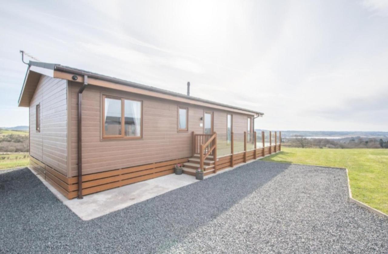 Luxury Family Beechwood Lodge With Hot Tub Lochwinnoch エクステリア 写真