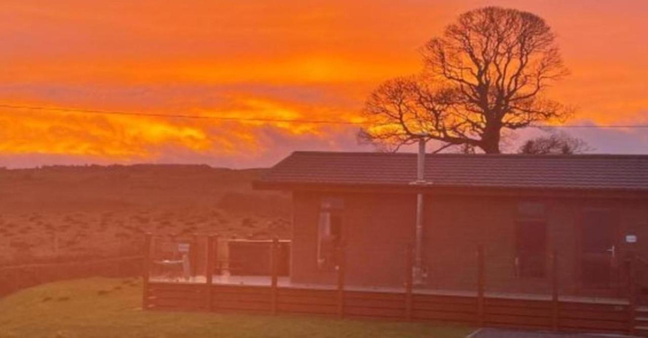 Luxury Family Beechwood Lodge With Hot Tub Lochwinnoch エクステリア 写真
