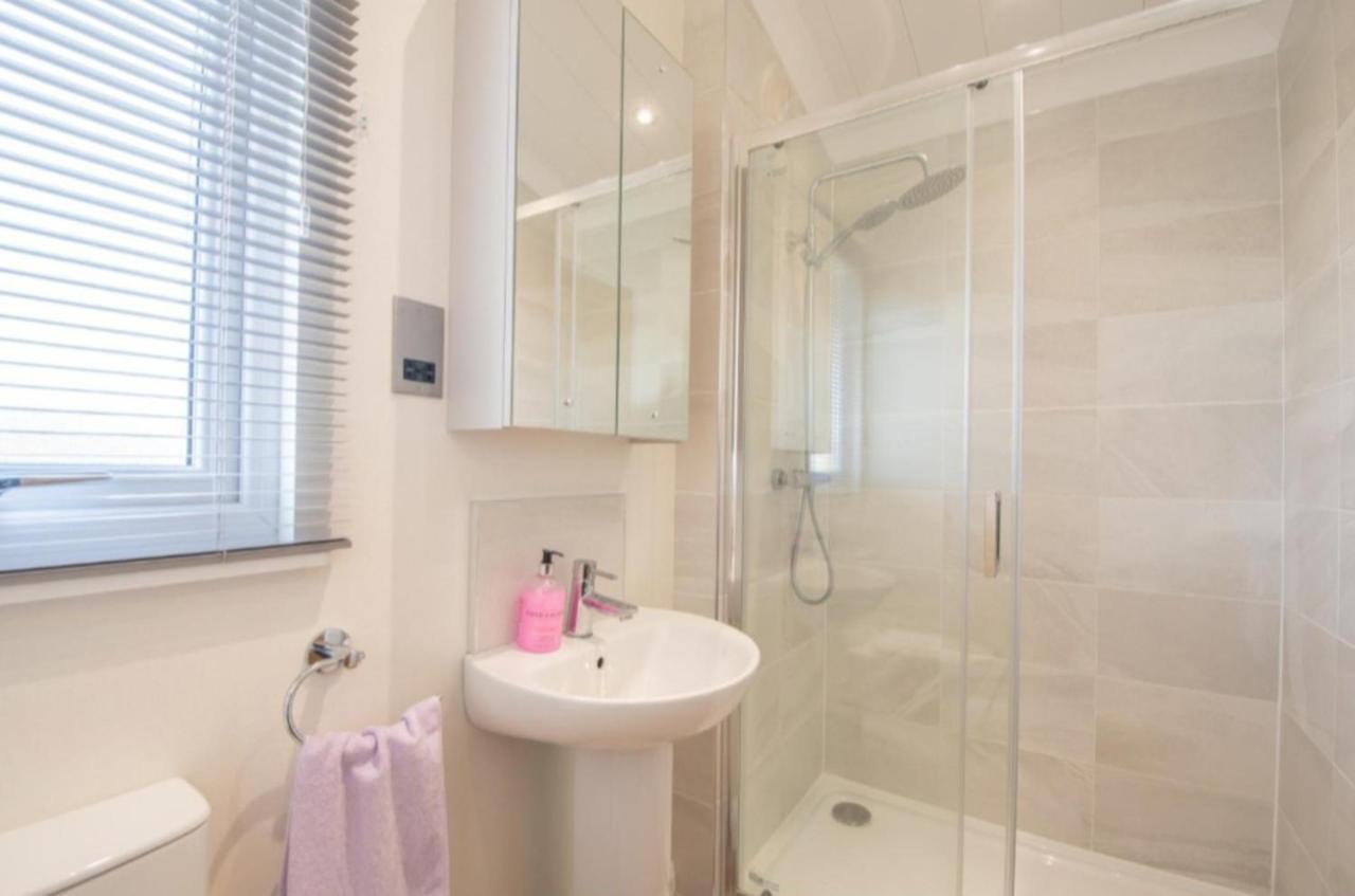Luxury Family Beechwood Lodge With Hot Tub Lochwinnoch エクステリア 写真