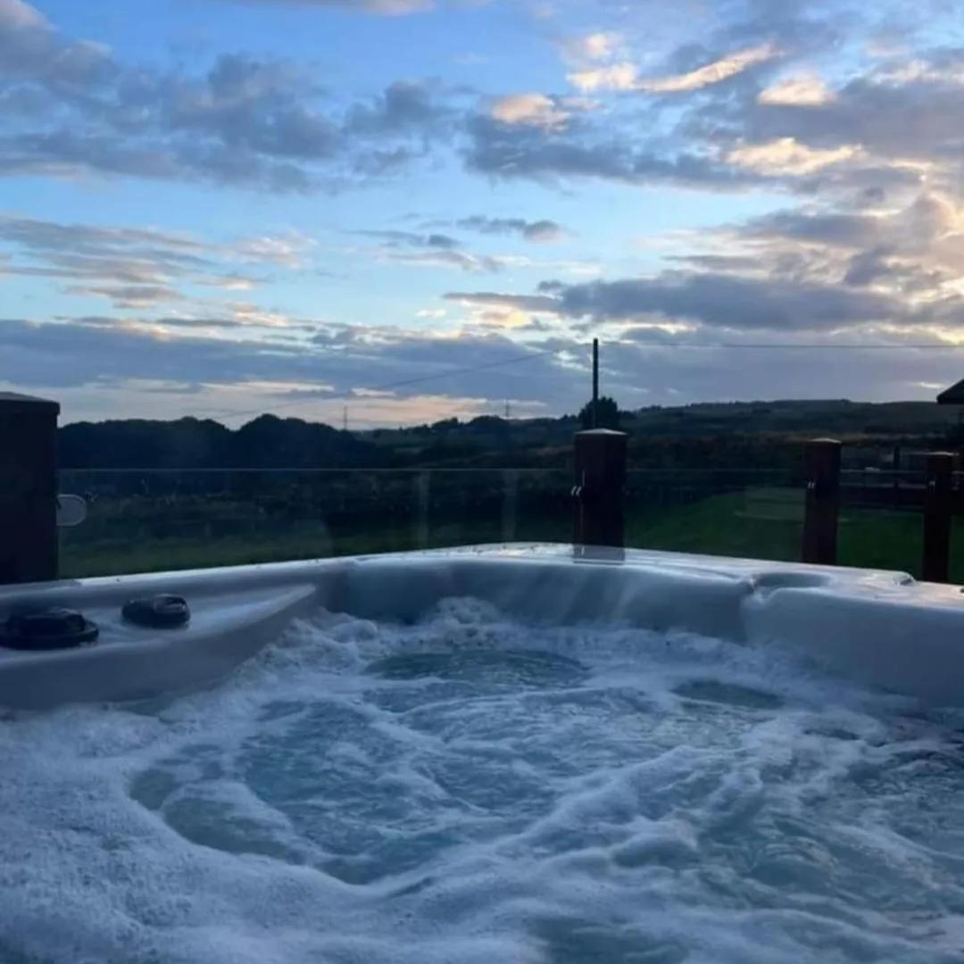 Luxury Family Beechwood Lodge With Hot Tub Lochwinnoch エクステリア 写真